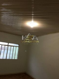Casa com 2 Kitnet no fundo