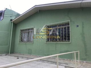 Casa com 2 Kitnet no fundo