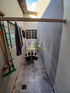 Casa à Venda – 3 Dormitórios (1 Suíte) – Conjunto Santa Rita 6