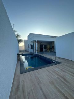 Casa 3 Quartos (1 Suíte com Closet) e Garagem para 2 carros