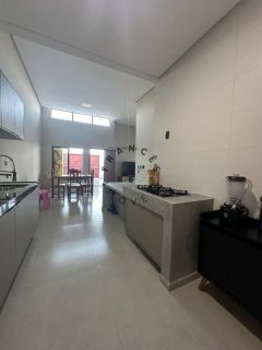 Casa 3 Quartos (1 Suíte com Closet) e Garagem para 2 carros