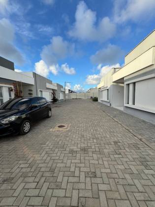 Casa em condomínio fechado pra venda na Praia do Francês
