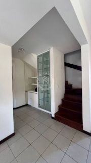 Casa de Condomínio Para Vender com 4 suítes