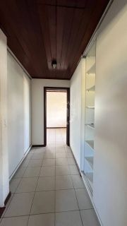 Casa de Condomínio Para Vender com 4 suítes