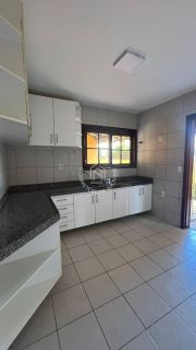 Casa de Condomínio Para Vender com 4 suítes