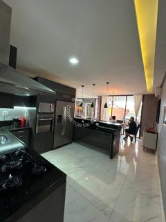 Casa Para Alugar com 3 quartos 1 suítes no bairro Praia do Francês