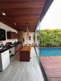 Casa Para Alugar com 3 quartos 1 suítes no bairro Praia do Francês