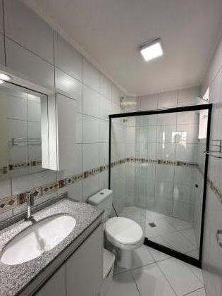 Conforto e Brisa do Mar: Apartamento Nascente com 2 Quartos a 300m da Praia
