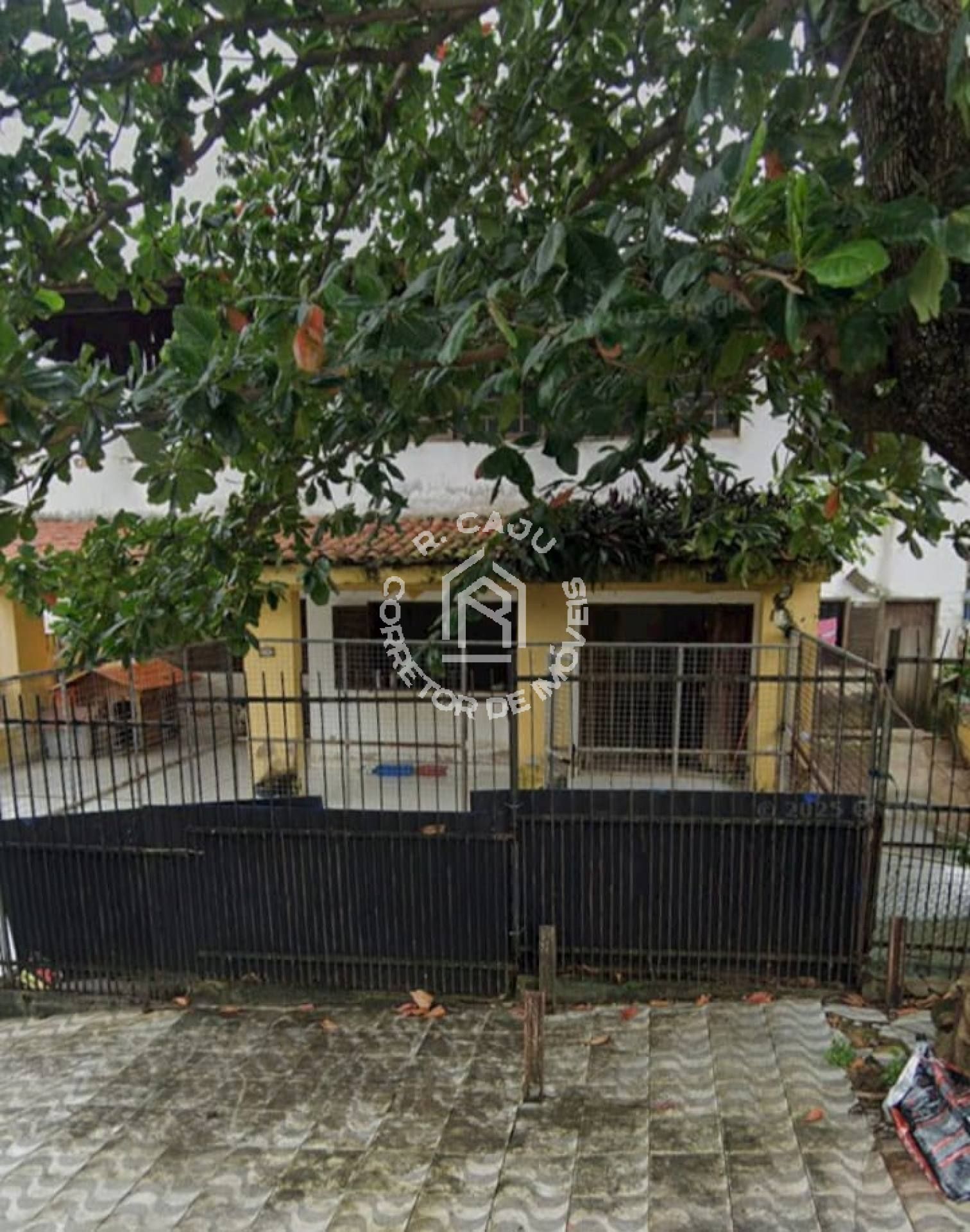 OPORTUNIDADE !  Casa Para Vender com 5 quartos sendo 4 suítes  em Maceió