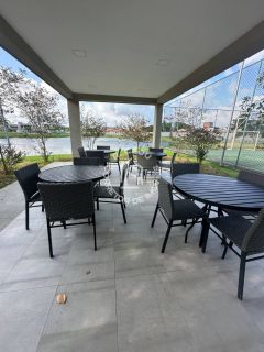 OPORTUNIDADE ! Casa de Condomínio Para Vender com 4 quartos 4 suítes