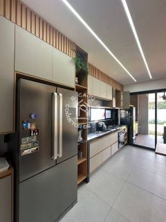 OPORTUNIDADE ! Casa de Condomínio Para Vender com 4 quartos 4 suítes