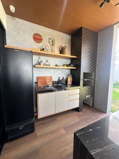 OPORTUNIDADE ! Casa de Condomínio Para Vender com 4 quartos 4 suítes