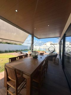 OPORTUNIDADE ! Casa de Condomínio Para Vender com 4 quartos 4 suítes