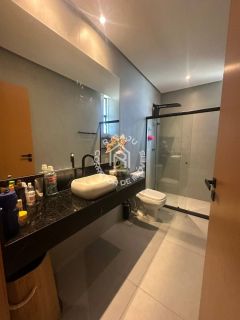 OPORTUNIDADE ! Casa de Condomínio Para Vender com 4 quartos 4 suítes