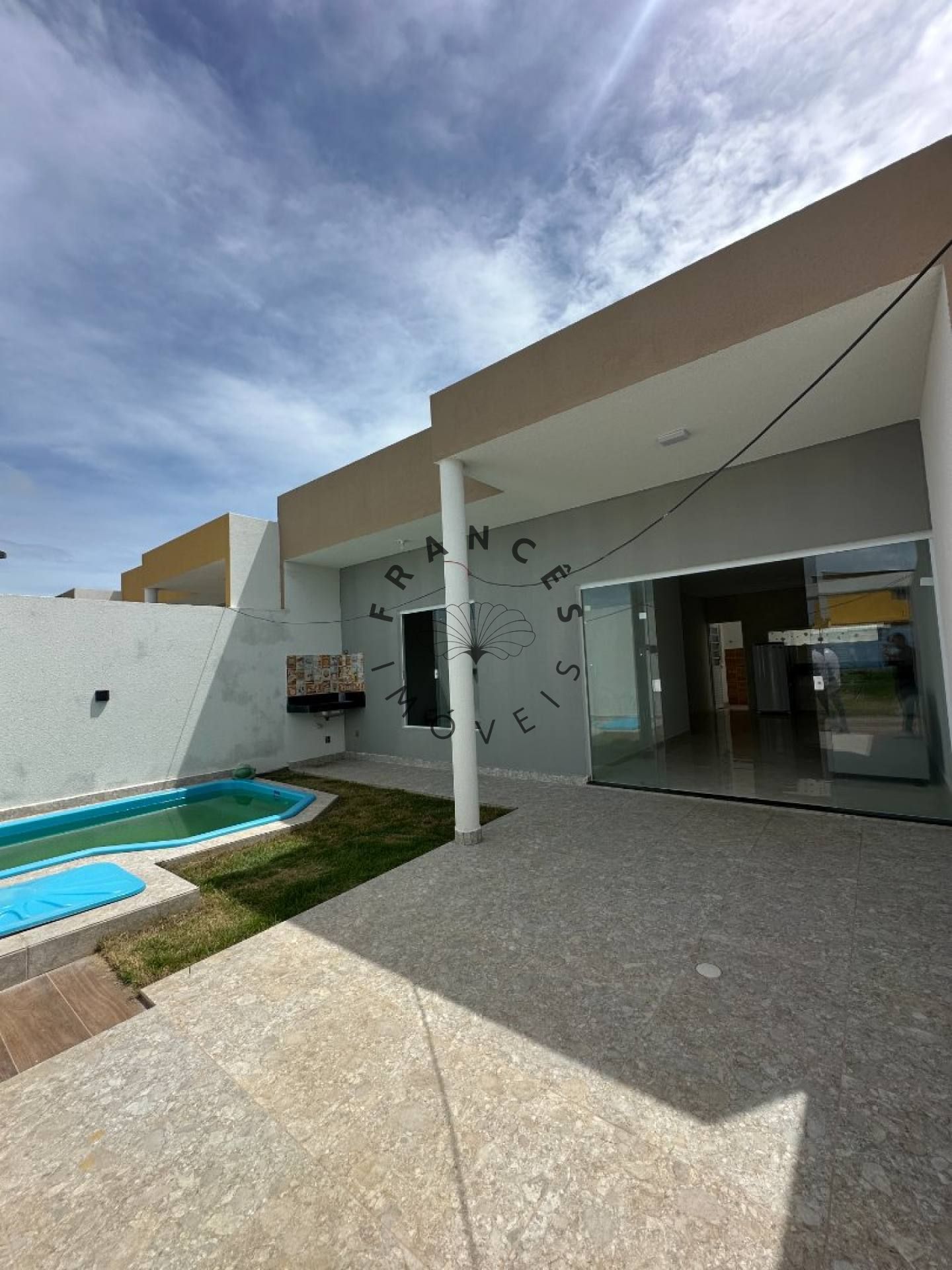 Casa Nascente com 2 Quartos (1 Suíte) no Trevo do Francês