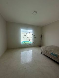 Casa Nascente com 2 Quartos (1 Suíte) no Trevo do Francês