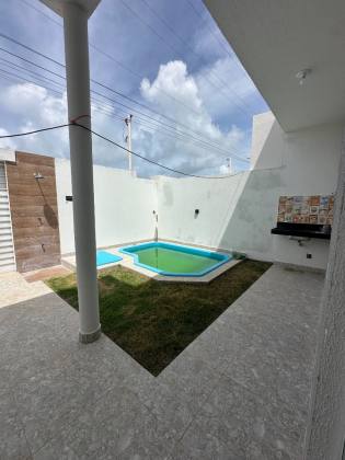 Casa com Piscina à Venda na Praia do Francês