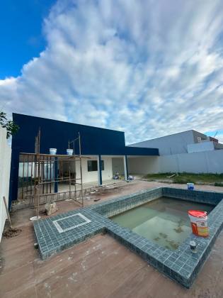 Casa de 150m² em Lote Raro de 450m² na Praia do Francês – Espaço e Lazer Únicos!