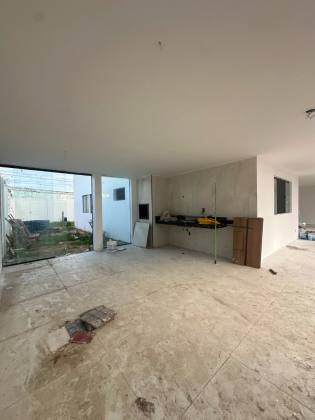 Casa de 150m² em Lote Raro de 450m² na Praia do Francês – Espaço e Lazer Únicos!