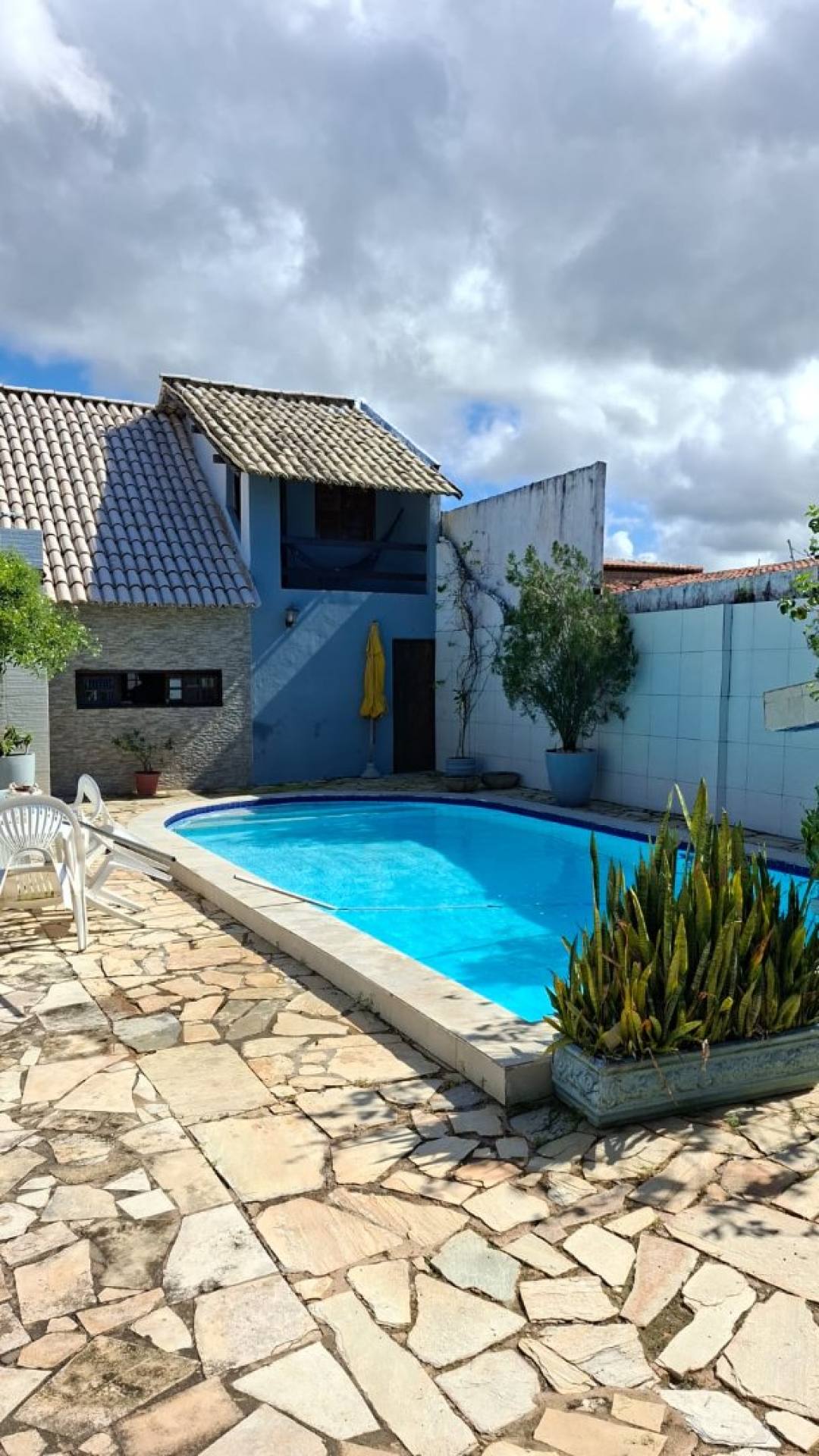 Casa Espaçosa com 4 Quartos (2 Suítes), Área de Lazer Completa, Piscina e Cisterna de 5.000L