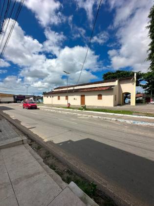 Oportunidade Única em Marechal Deodoro: Prédio Comercial e Residencial no Bairro Poeira