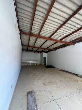 Oportunidade Única em Marechal Deodoro: Prédio Comercial e Residencial no Bairro Poeira