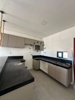 Excelente Casa com Ampla Área de Lazer, 3 quartos, piscina e Vaga para 10 Carros