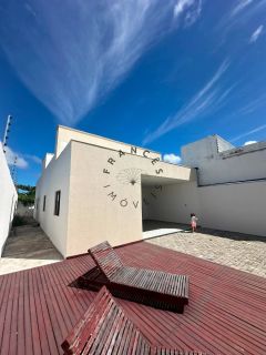 Excelente Casa com Ampla Área de Lazer, 3 quartos, piscina e Vaga para 10 Carros