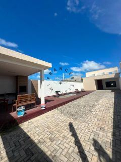 Excelente Casa com Ampla Área de Lazer, 3 quartos, piscina e Vaga para 10 Carros