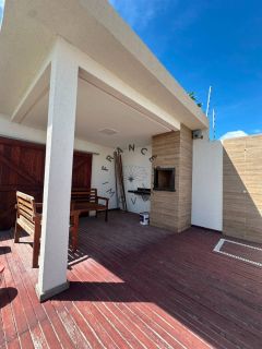 Excelente Casa com Ampla Área de Lazer, 3 quartos, piscina e Vaga para 10 Carros