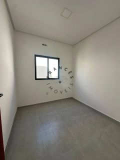 Excelente Casa com Ampla Área de Lazer, 3 quartos, piscina e Vaga para 10 Carros
