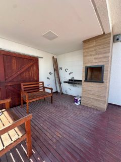 Excelente Casa com Ampla Área de Lazer, 3 quartos, piscina e Vaga para 10 Carros