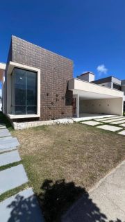 Casa em condomínio com piscina e área de lazer