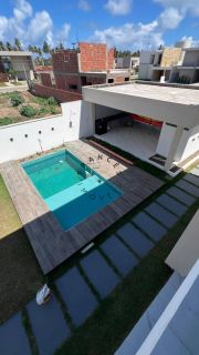 Casa em condomínio com piscina e área de lazer