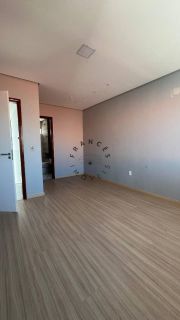 Casa em condomínio com piscina e área de lazer