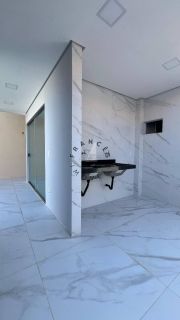 Casa em condomínio com piscina e área de lazer