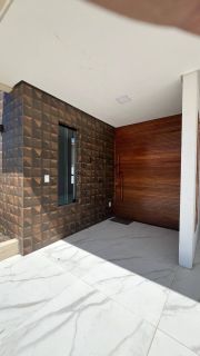 Casa em condomínio com piscina e área de lazer