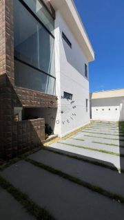 Casa em condomínio com piscina e área de lazer