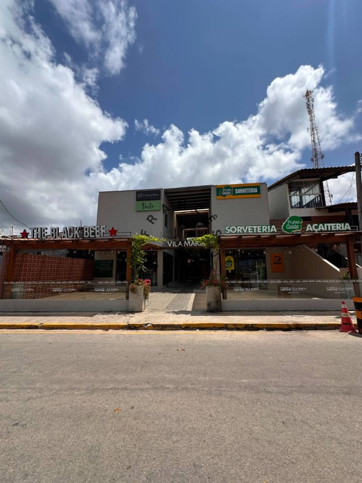 Ponto comercial em galeria na Praia do Francês