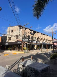 Ativo Comercial Prime na Rua La Rue – Pousada + 10 Lojas na Praia do Francês