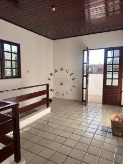 Casa Espaçosa com Área de Lazer Completa na Praia do Francês