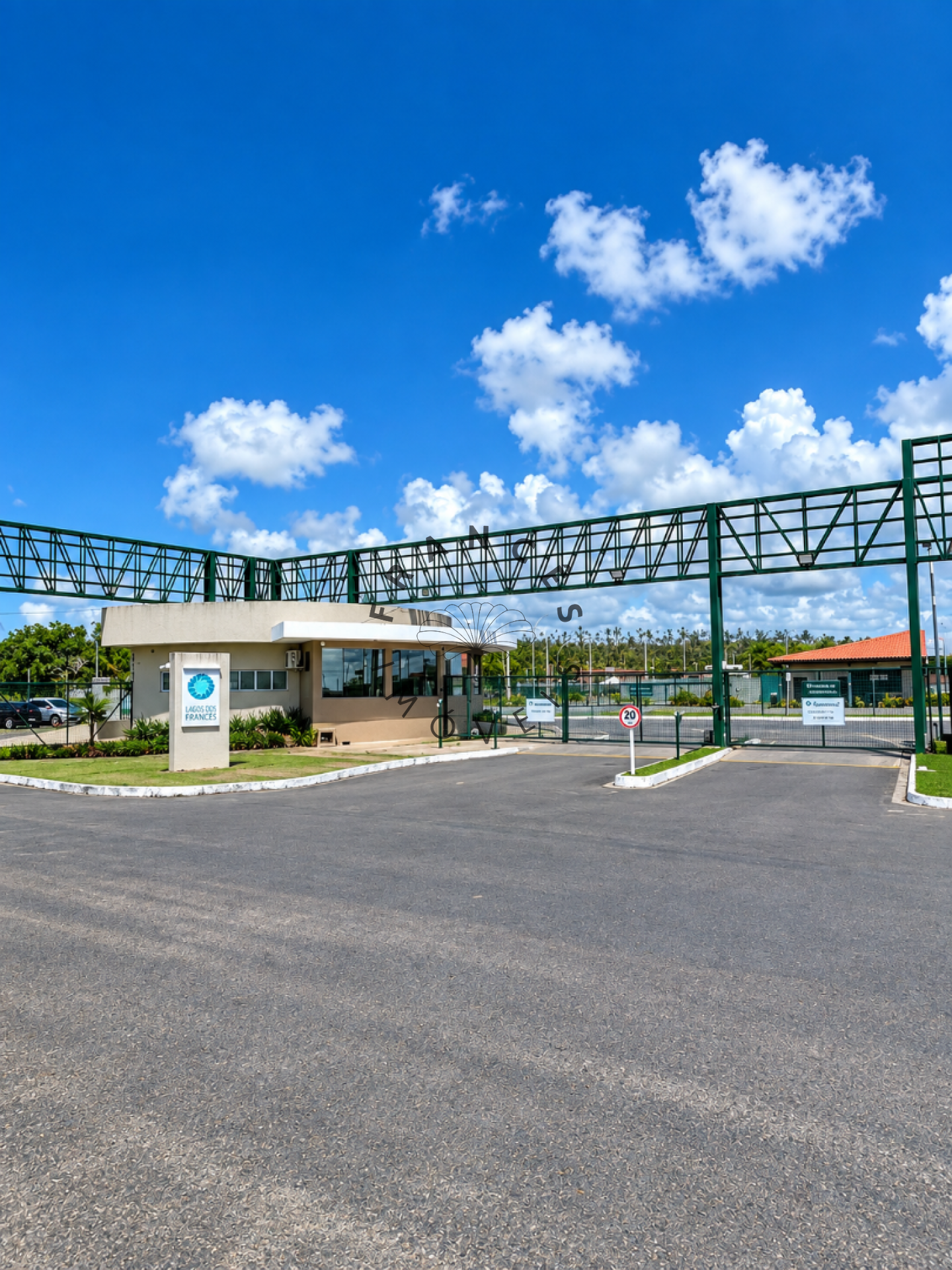 Lote em Condomínio Perto da Praia do Francês: Lotes de 240m² com Lazer Completo