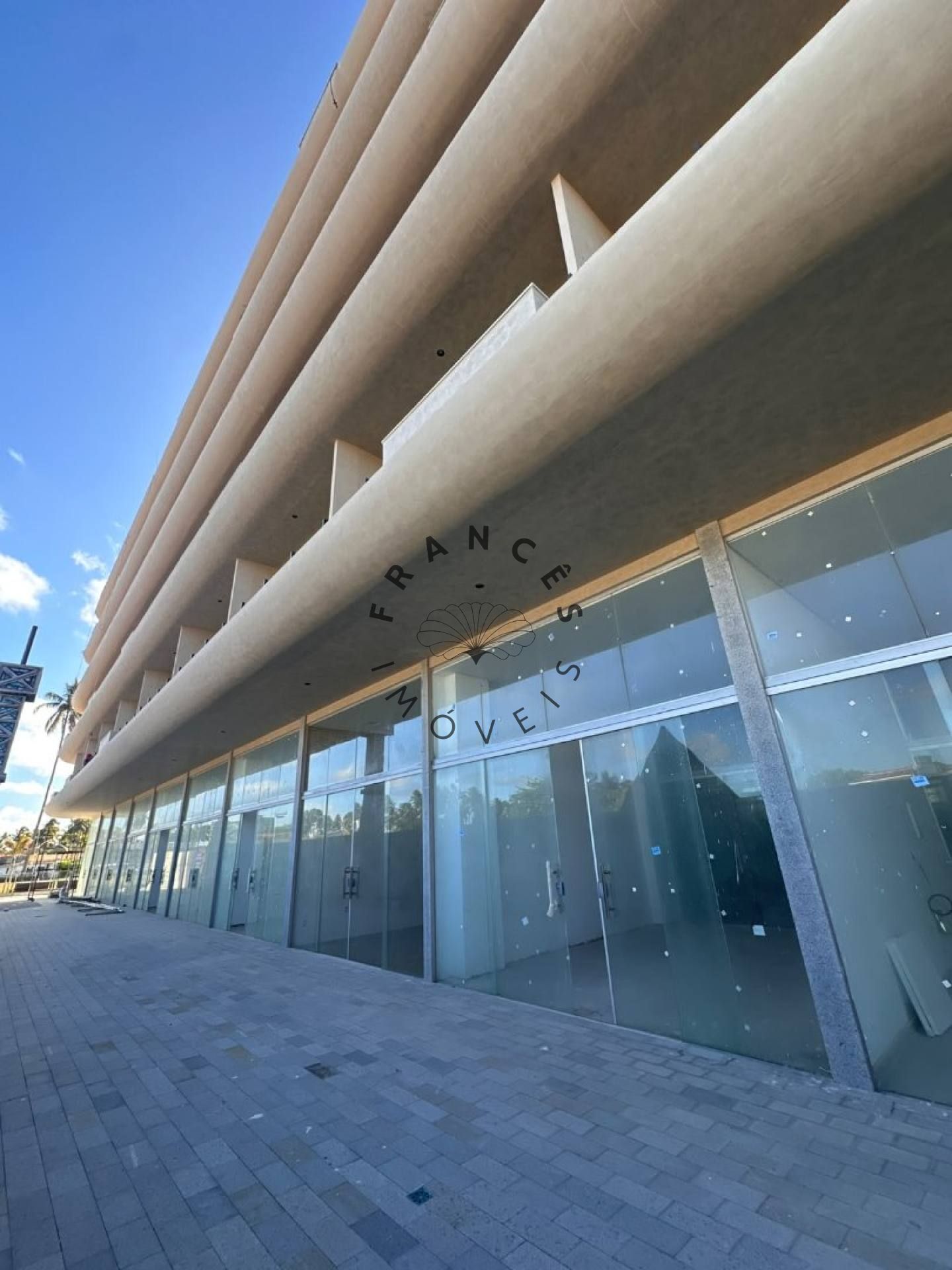 Lojas Comerciais no Edifício Zoe | La Rue – Praia do Francês