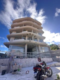 Lojas Comerciais no Edifício Zoe | La Rue – Praia do Francês