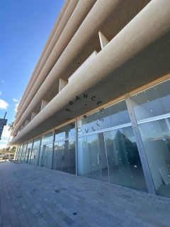 Lojas Comerciais no Edifício Zoe | La Rue – Praia do Francês