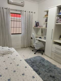CASA À VENDA EM LOCALIZAÇÃO PRIVILEGIADA NA AVENIDA CEARÁ