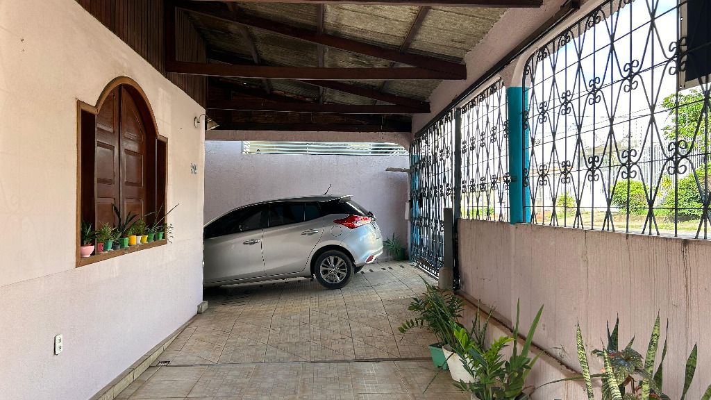 Casa com 3 dormitórios à venda, 195 m² de área construída - Conjunto Castelo Branco