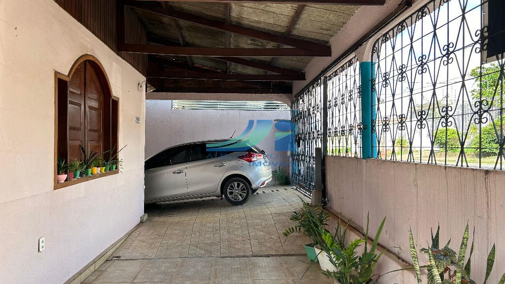 Casa com 3 dormitórios à venda, 195 m² de área construída - Conjunto Castelo Branco