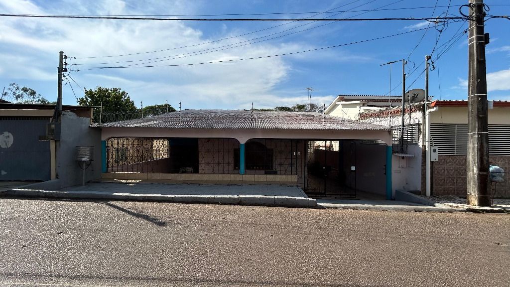 Casa com 3 dormitórios à venda, 195 m² de área construída - Conjunto Castelo Branco