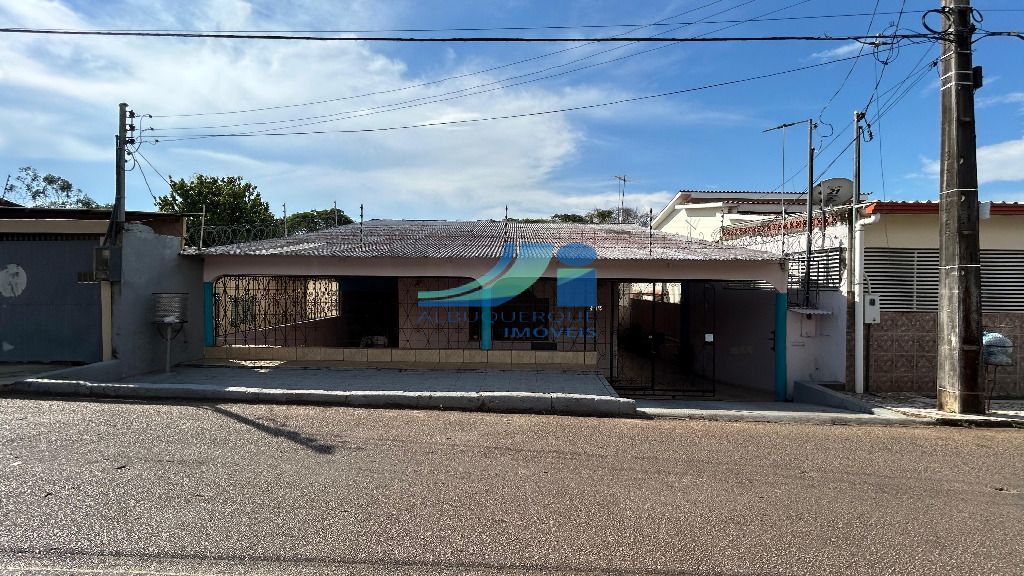 Casa com 3 dormitórios à venda, 195 m² de área construída - Conjunto Castelo Branco